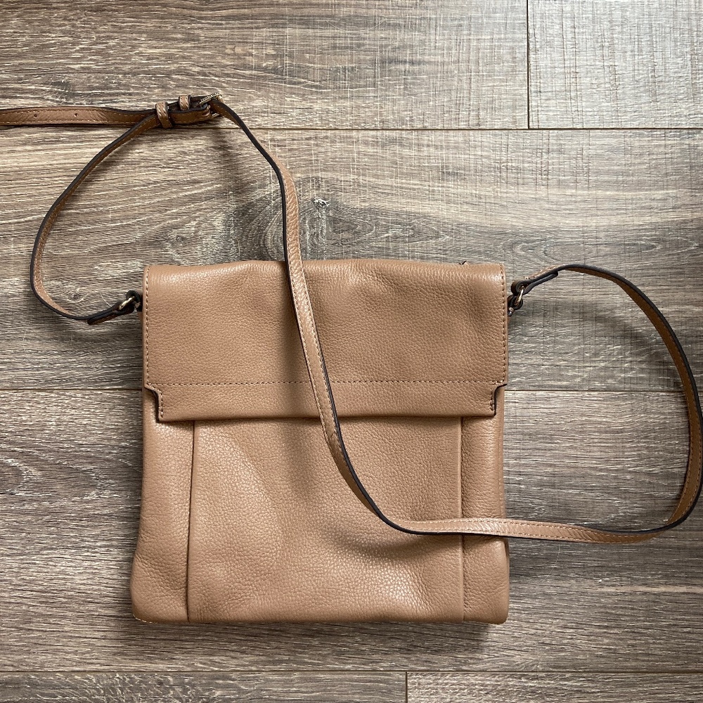 Vince Camuto tan leather shoulder purse, excellent condition!